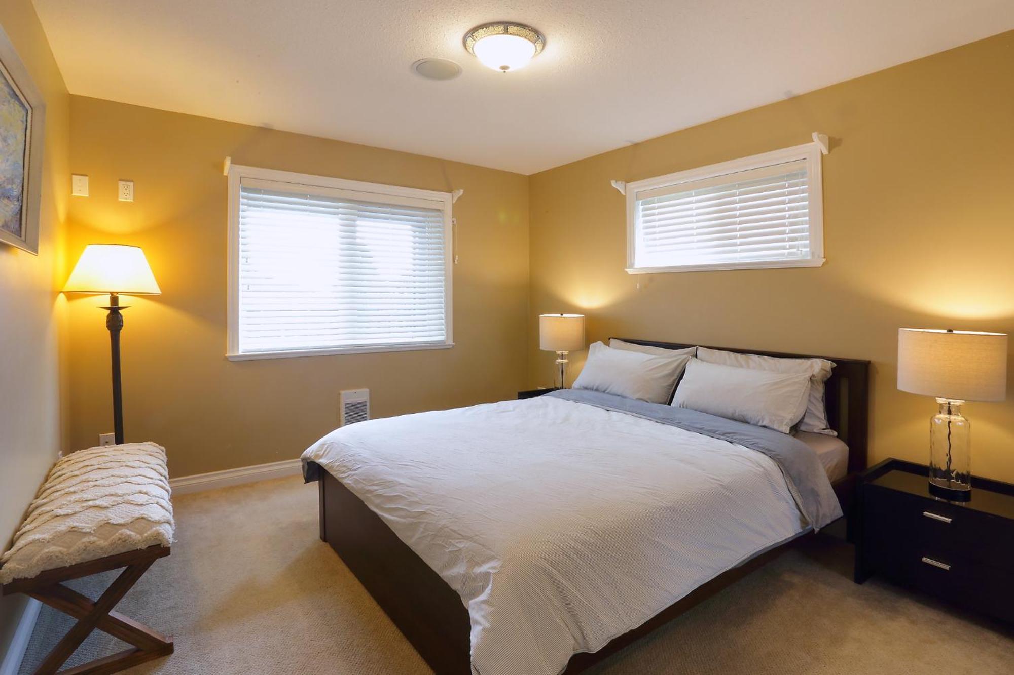 Lovely J Home -Stunning River View Cozy Two Bedroom Private Suite ニューウエストミンスター エクステリア 写真