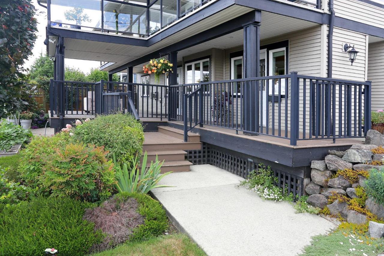 Lovely J Home -Stunning River View Cozy Two Bedroom Private Suite ニューウエストミンスター エクステリア 写真