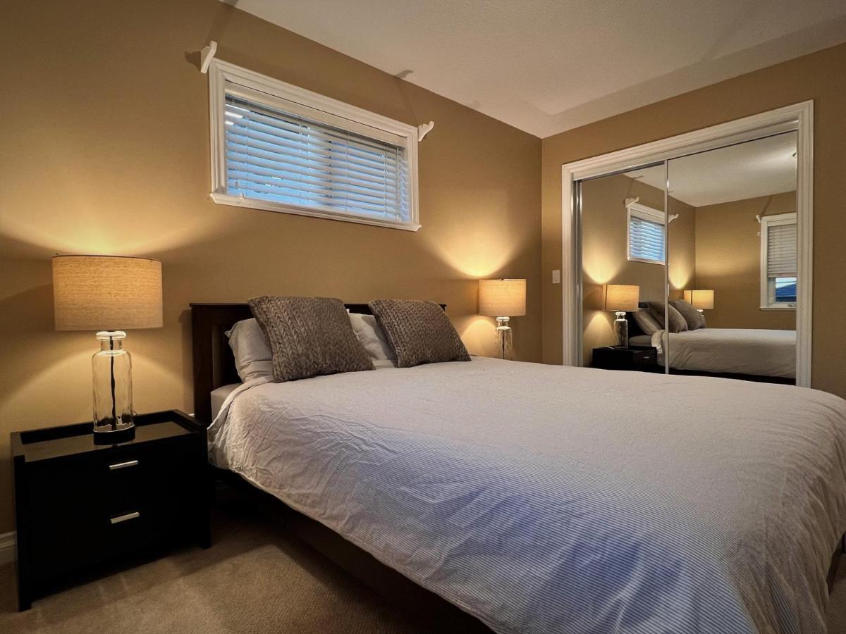 Lovely J Home -Stunning River View Cozy Two Bedroom Private Suite ニューウエストミンスター エクステリア 写真